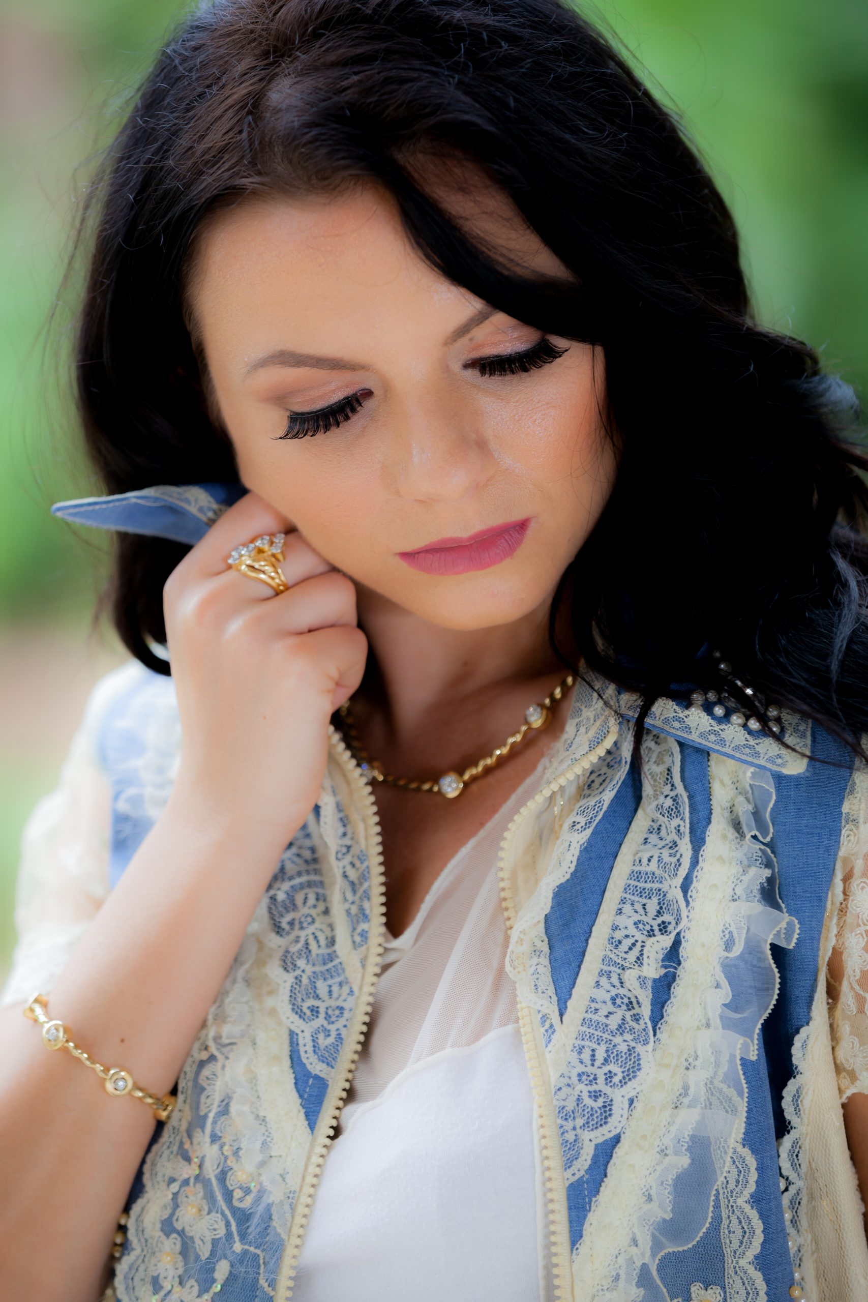 Flowing Lines Diamond Necklace in 18K Yellow Gold with matching bracelet